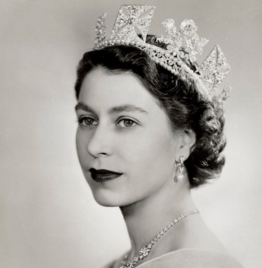 La Reina Isabel II y sus magníficas joyas